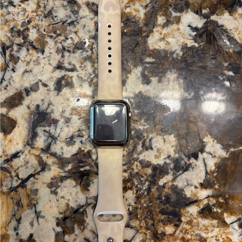 Series 3 38mm Apple Watch in Rose Gold